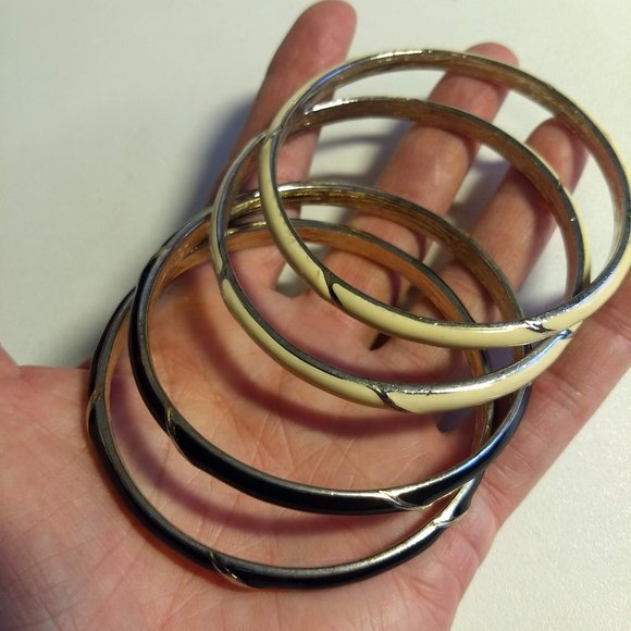 3/$25 vintage 80s 'gold' cream black enamel bangle set EUC - Picture 11 of 11
